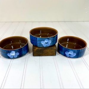 Vintage 1977 Mann  blue bowls